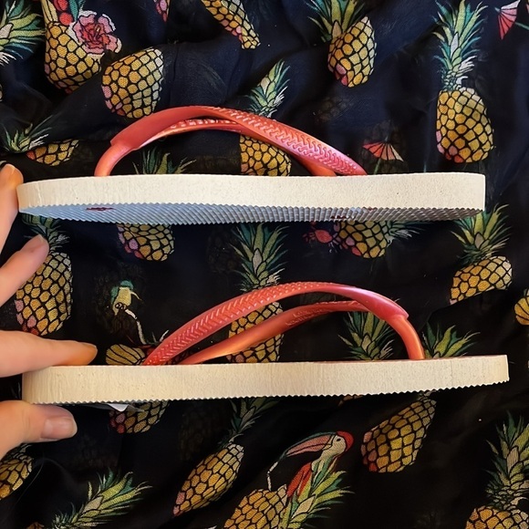 Brand New Havaianas Disney Tinkerbell Peter Pan Ladybug Floral Flip Flops Sandal - Picture 10 of 12